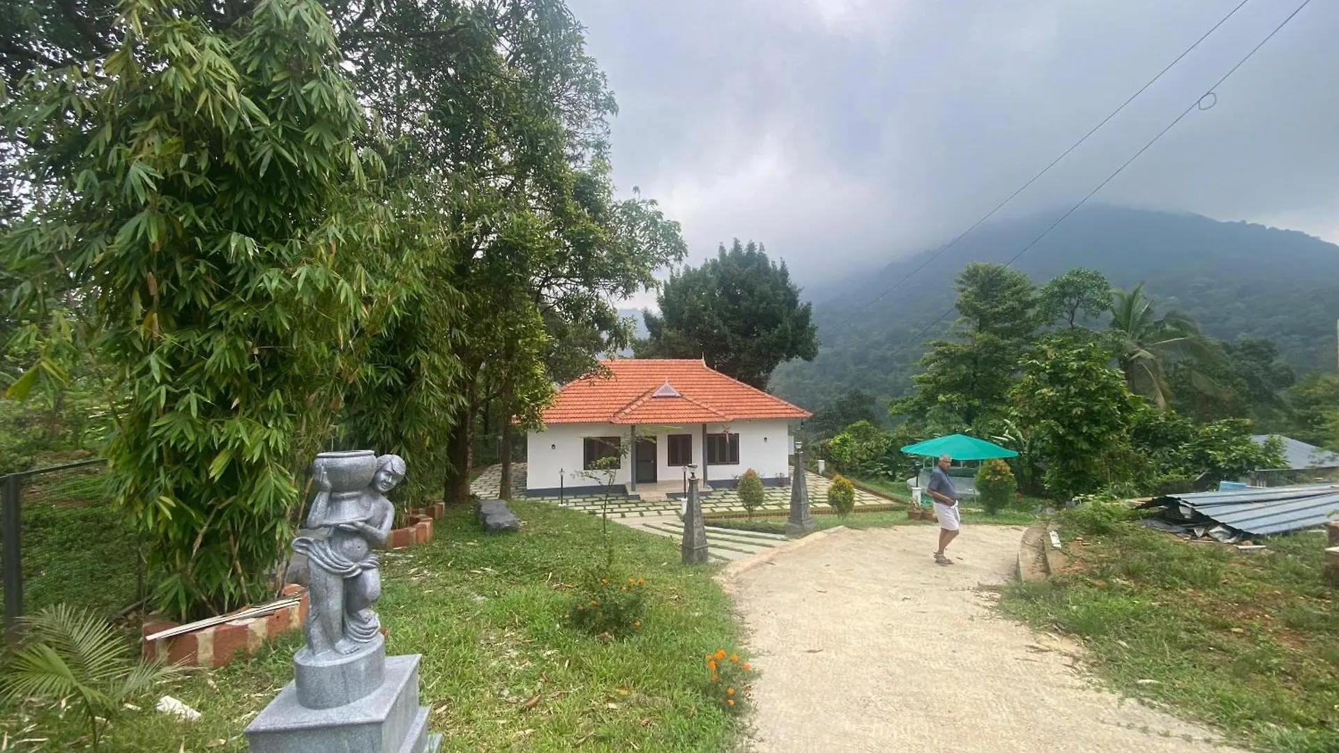 דירות Paithalmala Soul Mountain הודו